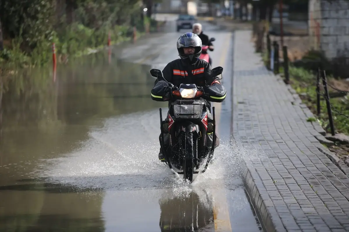 İncirliova’da Sağanak Yağış Hayatı Olumsuz Etkiledi
