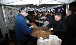 İnegöl Belediyesi’nin Kandil Geleneği Lazlar Camii’nde Devam Etti