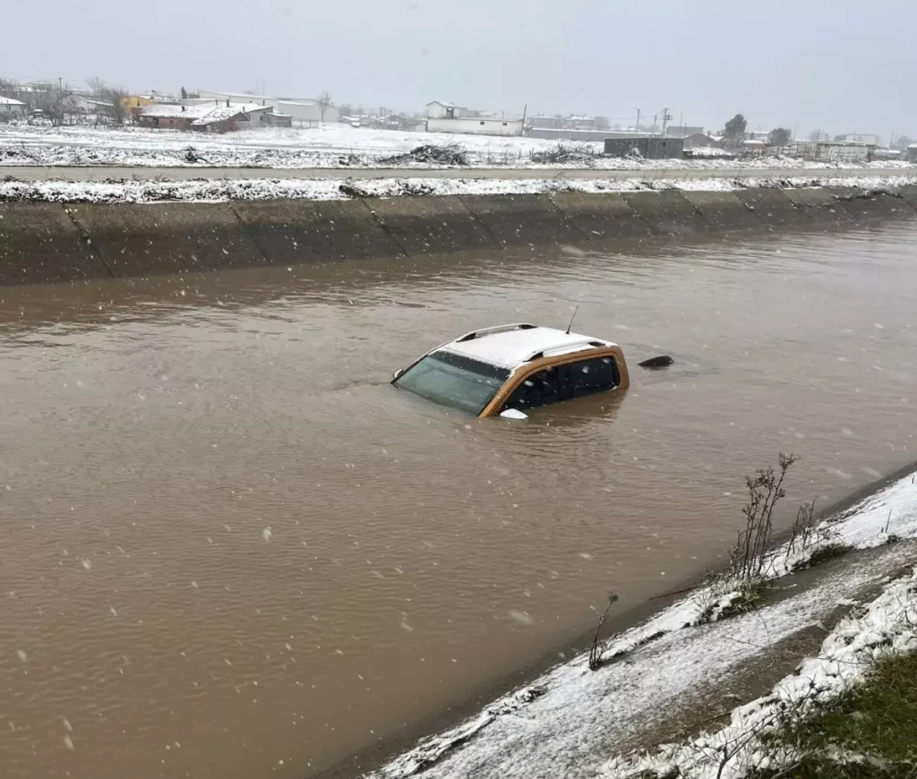 İpsala’da Su Kanalına Uçan Araç İçin Arama Başlatıldı
