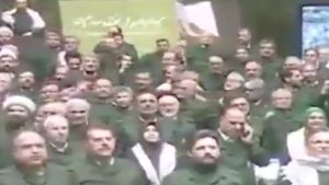 İran Parlamentosu’nda vekiller askeri üniforma giydi: ‘Amerika’ya Ölüm’ sloganları