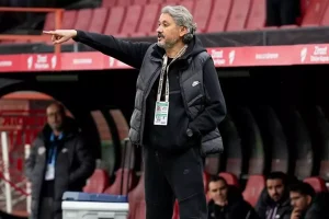 İsmini kimse bilmiyordu! Küme düşer denilen takımın başına geçti, tarih yazıyor