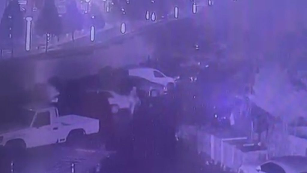 İstanbul ısınmak isterken araçları yaktı