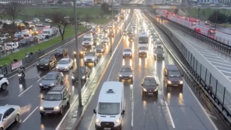 İstanbul’da akşam saatlerinde trafik yoğunluğu yüzde 80’e çıktı