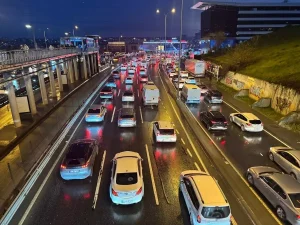İstanbul’da akşam saatlerinde trafik yoğunluğu yüzde 87’ye çıktı