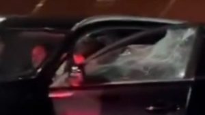 İstanbul’da cipin camını kırıp kadın sürücüye saldırdı