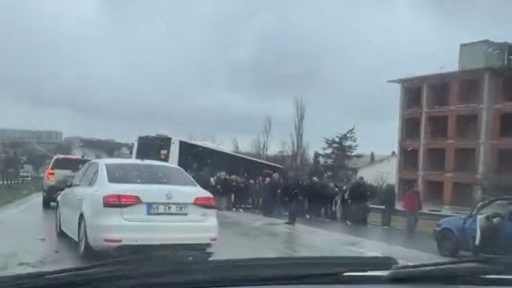 İstanbul’da İETT otobüsü kaza yaptı