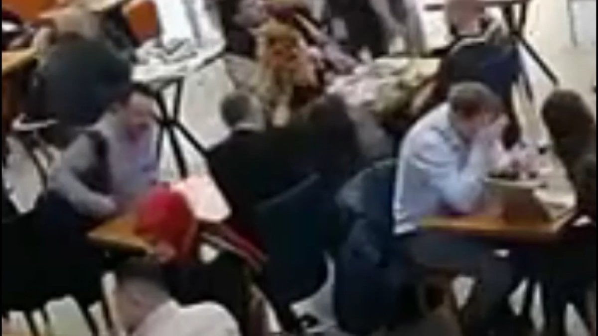 İstanbul’da kafede oturan Rus turisti, Cezayirli şüpheliler soydu