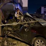 İstanbul’da kontrolden çıkan araç iş yerine daldı