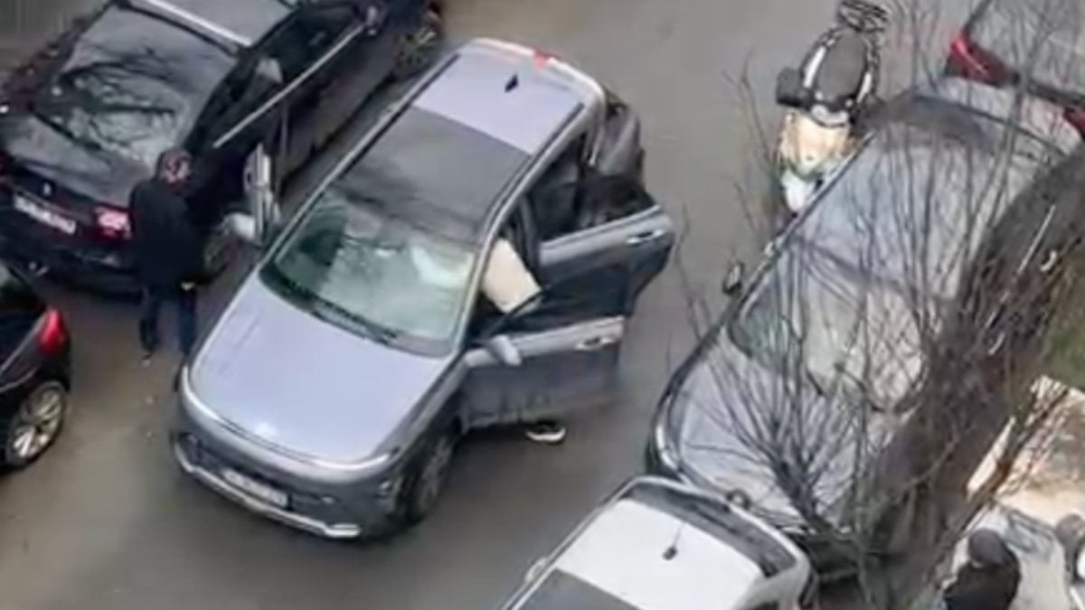 İstanbul’da park yeri kavgasında yaşlı sürücü aracından indirilip darbedildi