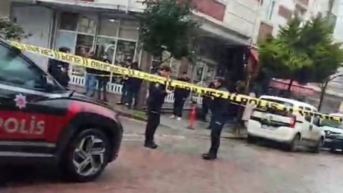 İstanbul’da silahlı saldırı kamerada: Kurşun yoldan geçen kadını vurdu