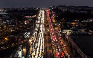 İstanbul’da Trafik Yoğunluğu Bitmiyor