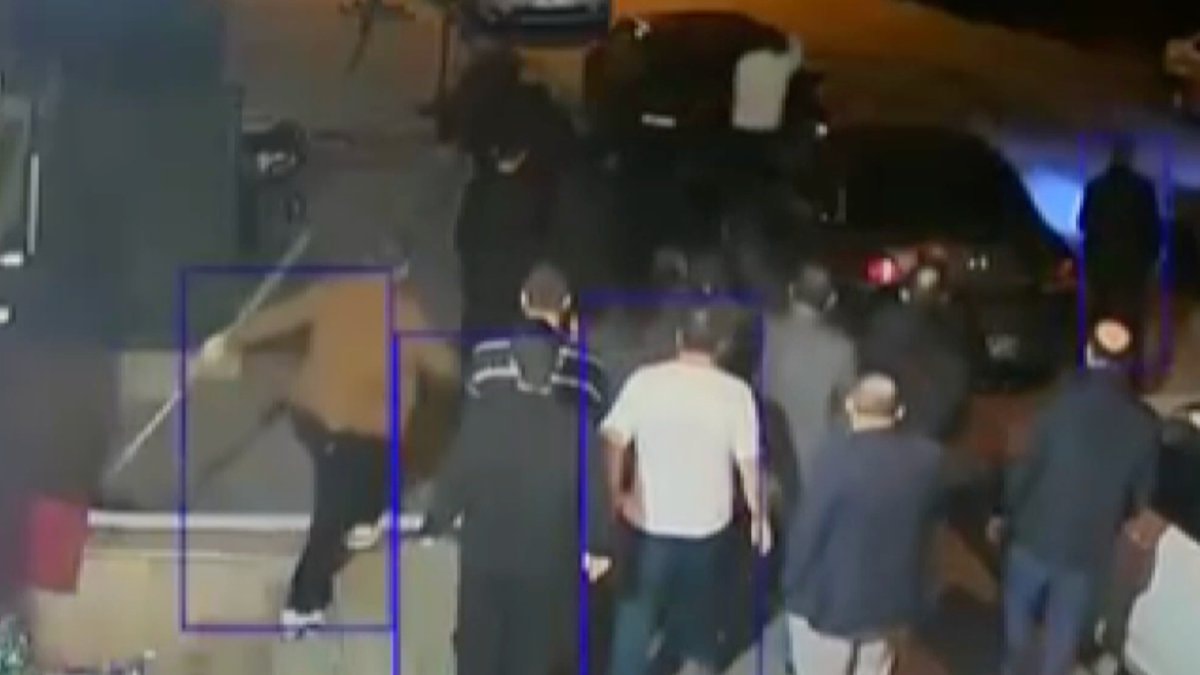 İstanbul’da uyuşturucu satıcılarını ihbar eden esnafa bıçak çekti: Meydan dayağı yedi