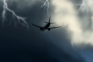 İstanbul’dan kalkan yolcu uçağında büyük panik! Havalimanına inemedi