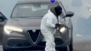 İtalya’da film gibi soygun girişimi: Yolu ateşe verip çatışmaya girdiler