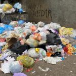 İzmir’de çöp dağları: Grev bitti çile bitmedi