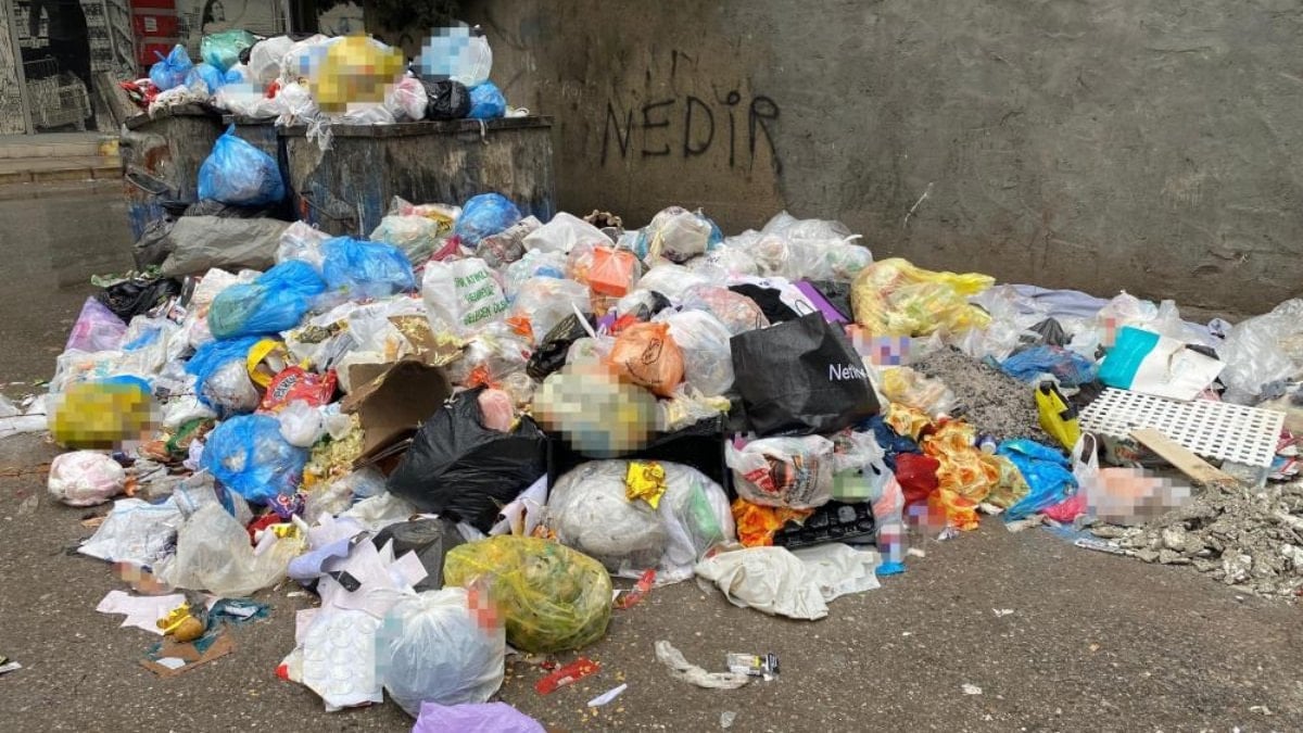 İzmir’de çöp dağları: Grev bitti çile bitmedi