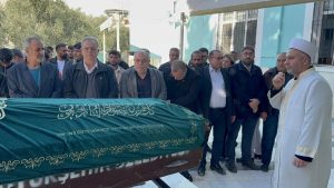 İzmir’de derede boğulan Berivan son yolculuğuna uğurlandı