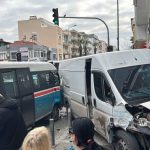 İzmir’de freni patlayan minibüs, kaldırımdaki yayaya çarptı
