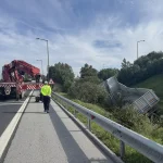 İzmir’de Kamyon Devrildi: 1 Yaralı