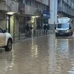 İzmir’de Sağanak, Alsancak’ta Su Baskınları