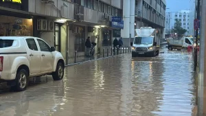 İzmir’de Sağanak, Alsancak’ta Su Baskınları