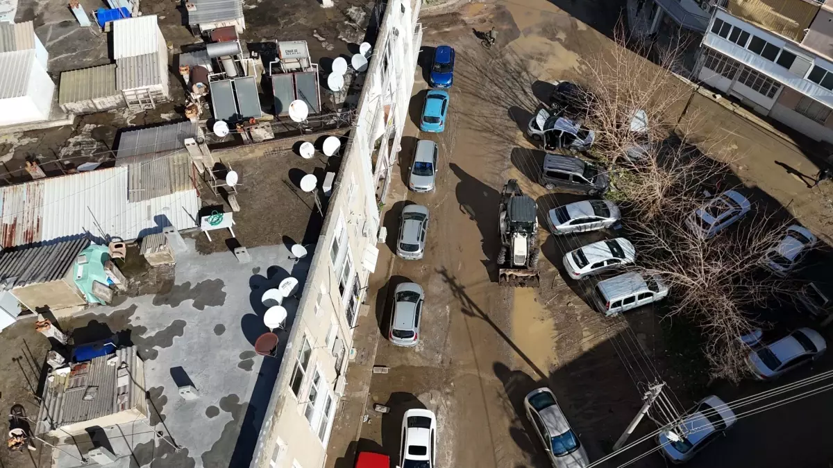 İzmir’de Sağanak Su Baskınlarına Neden Oldu