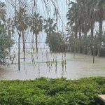 İzmir’de sağanak su baskınlarına neden oldu