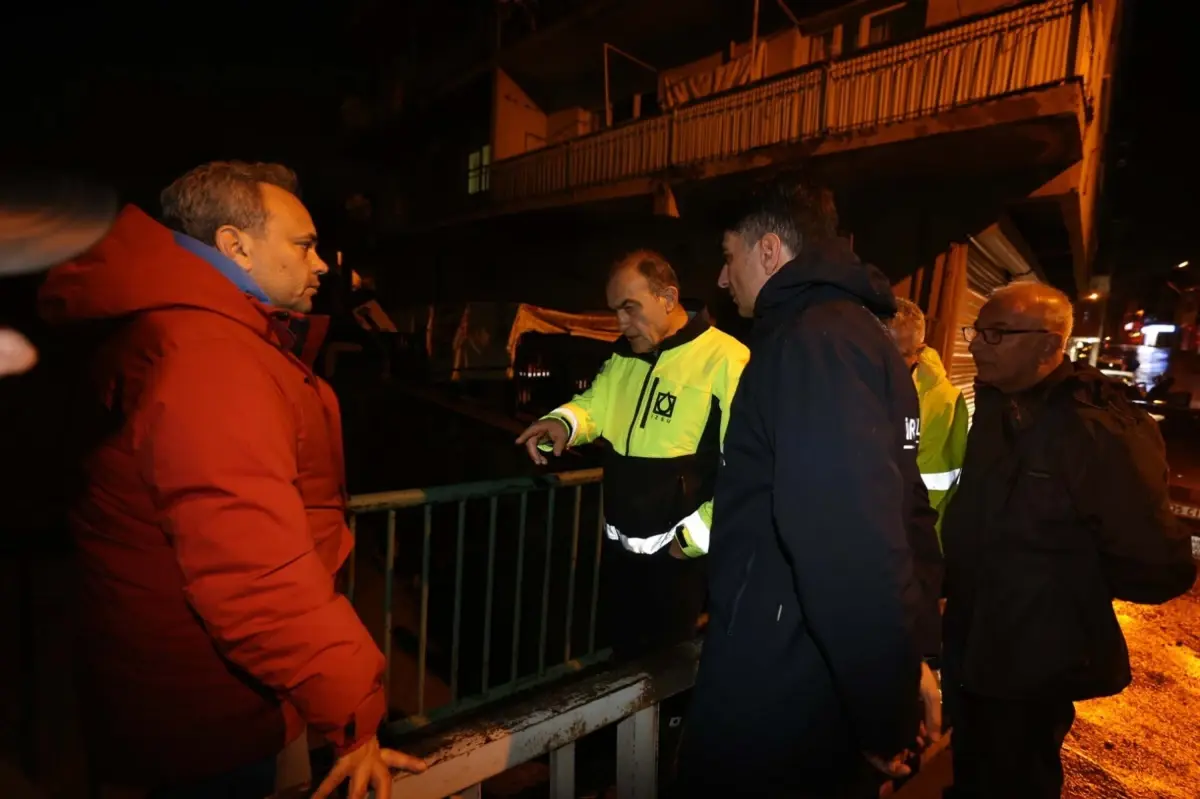 İzmir’de Sağanak Yağış Su Baskınlarına Neden Oldu