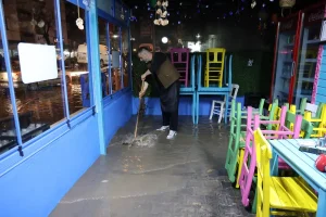 İzmir’de Sağanak Yağış ve Su Baskınları