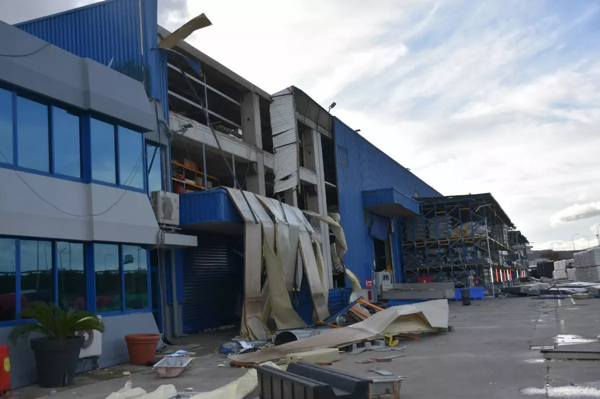 İzmir’de Şiddetli Yağış ve Fırtına