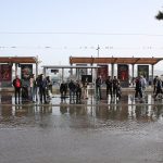 İzmir’de yağmur yine hayatı felç etti: Caddeler nehre dönüştü