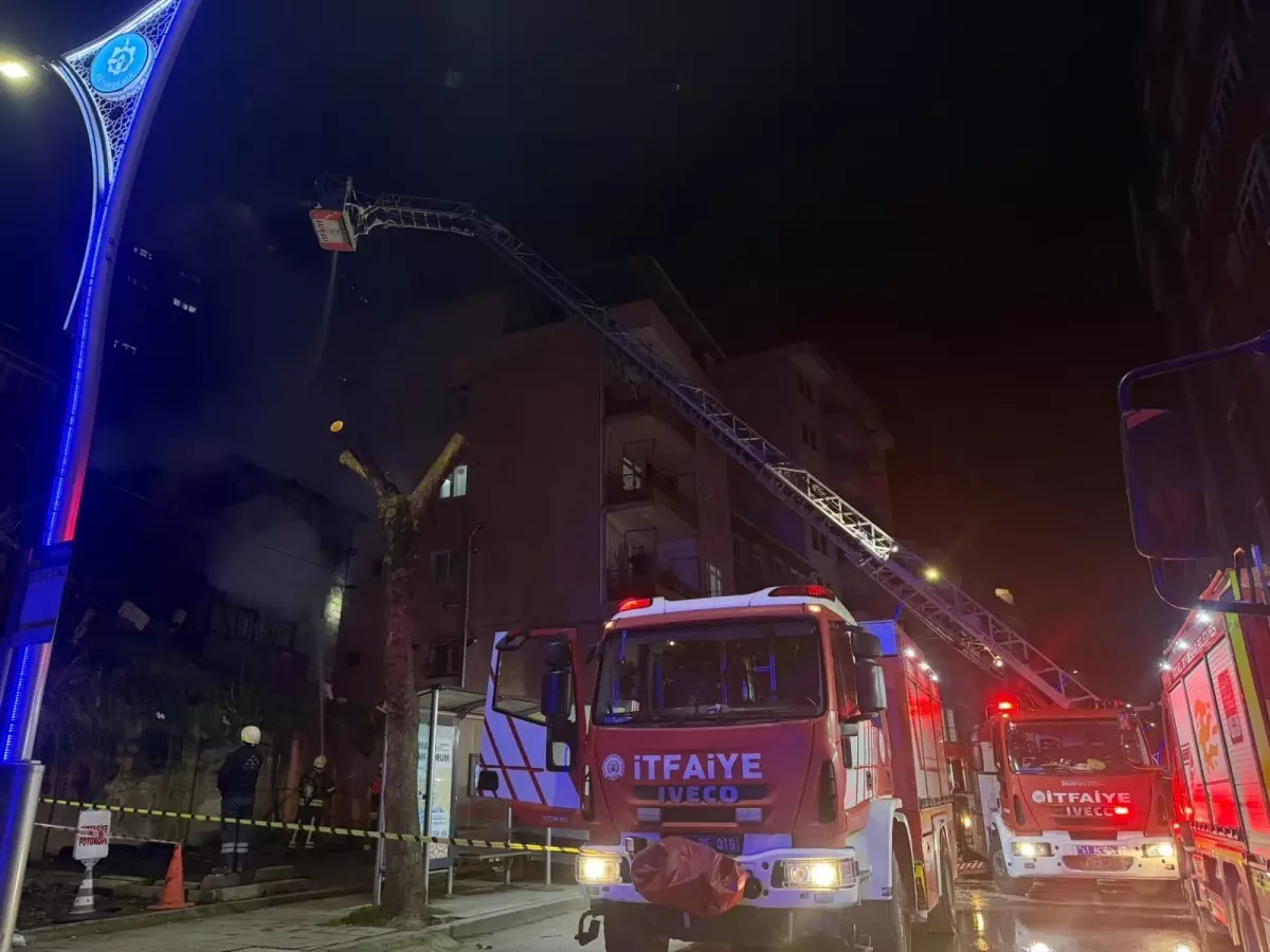 İzmit’te Metruk Binada Yangın Çıktı