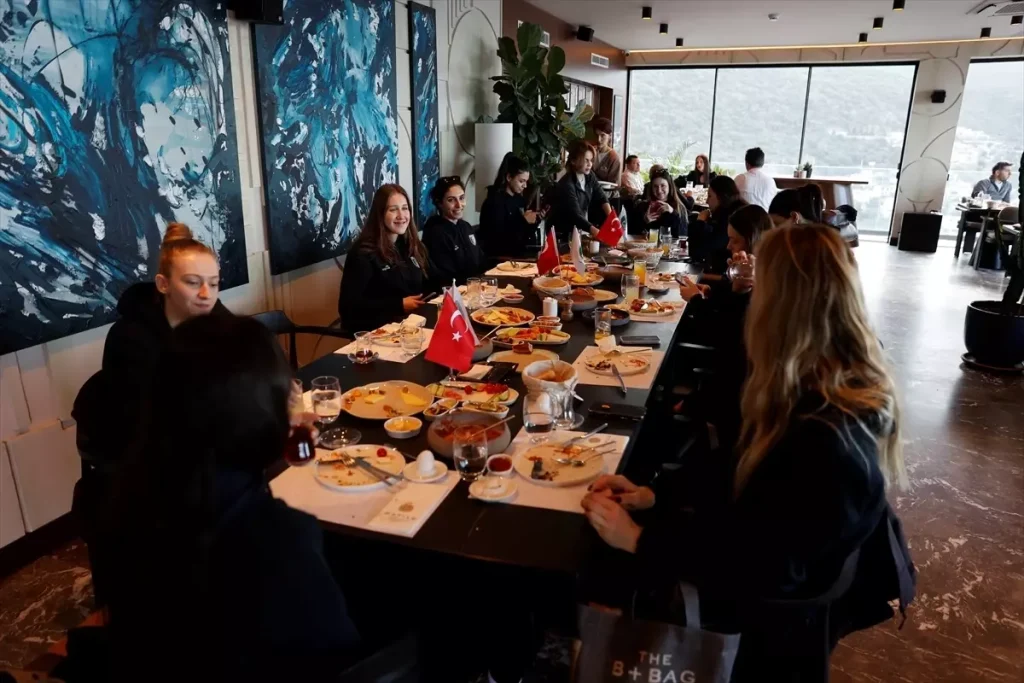 Kadın Voleybol Takımına Moral Kahvaltısı