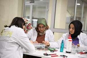 Kadınlara Moral Veren El Sanatları Kursları