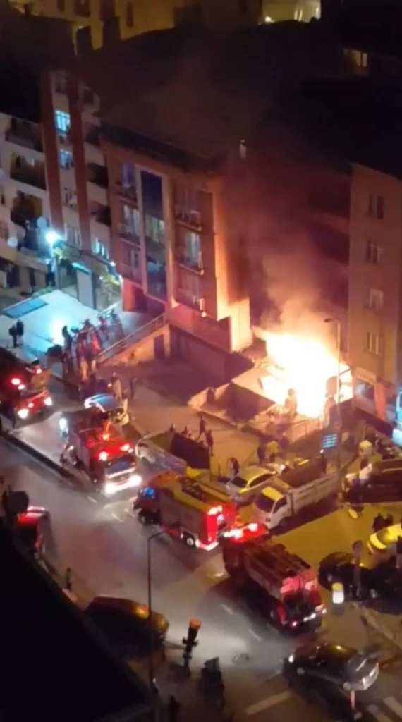 Kağıthane’de yangında mahalleliyi ıslık çalarak uyandırdı: Yangın var aşağı inin