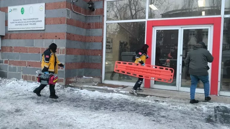 Kars’ta Asansör Boşluğunda Ceset Bulundu