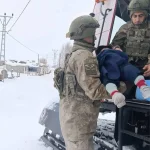 Kars’ta Hasta Çocuklar, Kar Küreme Aracıyla Kurtarıldı