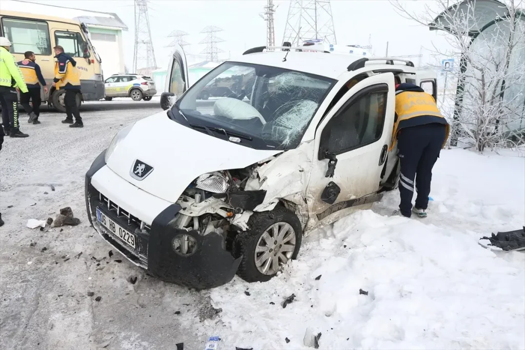 Kars’ta Trafik Kazası: 6 Yaralı