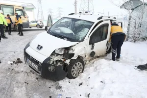 Kars’ta Trafik Kazası: 6 Yaralı