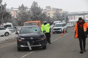 Kars’ta Yaya Otomobilin Çarpmasıyla Hayatını Kaybetti