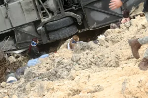 Katliam otobüsünden sağ kurtulanlar o anları anlattı: İnsanlar düşmeye başladı, tutamadım