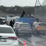 Kemerburgaz’da Cezaevi Nakil Aracı Devrildi