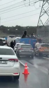 Kemerburgaz’da Cezaevi Nakil Aracı Devrildi