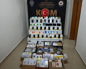 Kırşehir’de Kaçak Telefon Ekranı ve Batarya Ele Ge geçti