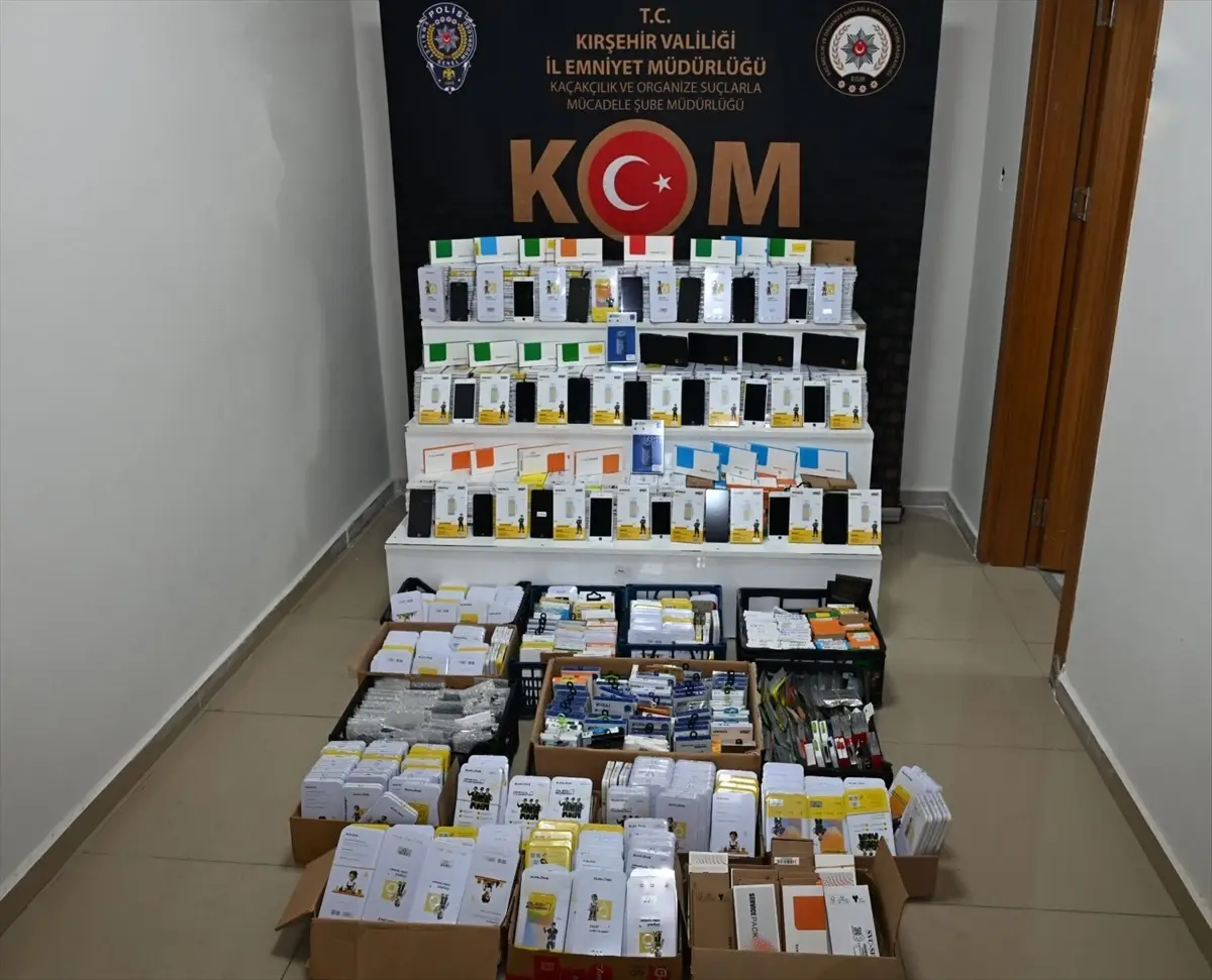 Kırşehir’de Kaçak Telefon Ekranı ve Batarya Ele Ge geçti