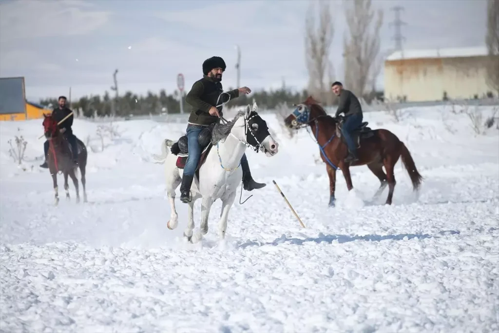 Kışın Cirit Heyecanı Kars’ta
