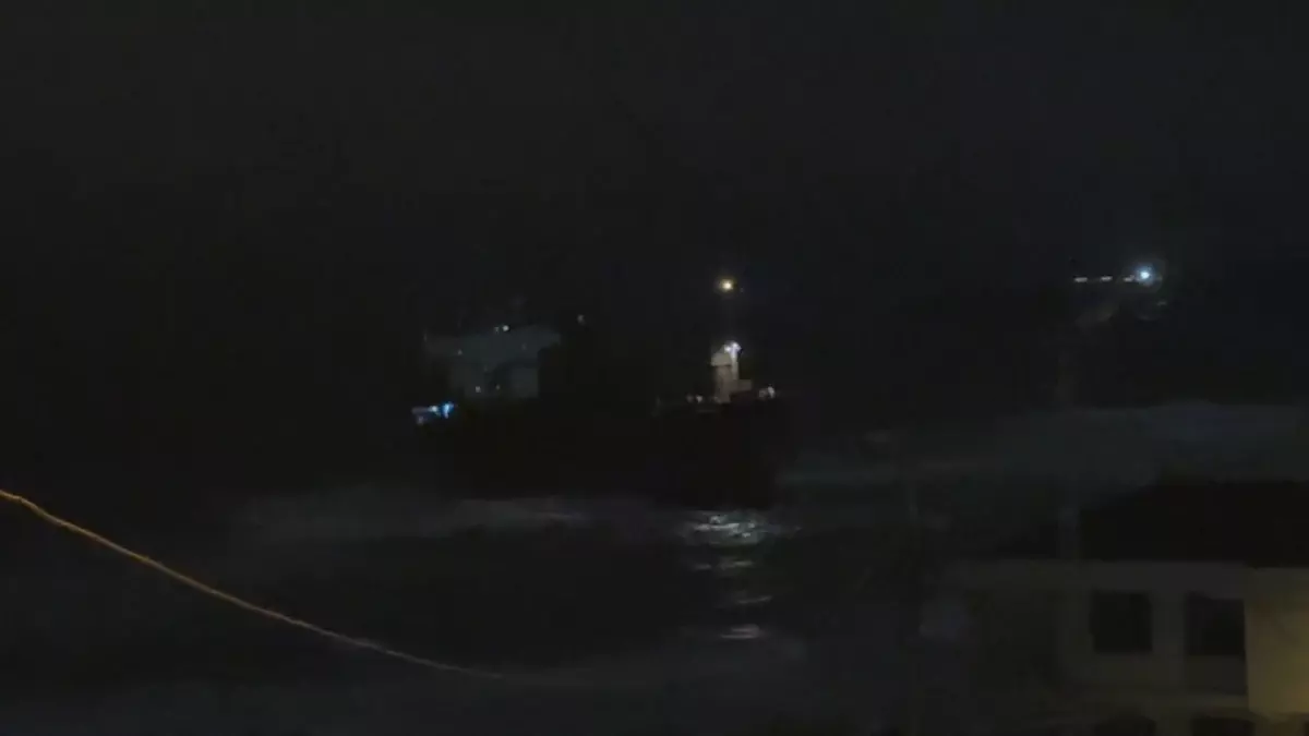 Kısırkaya’da Geminin Kurtarma Çalışmaları Başladı