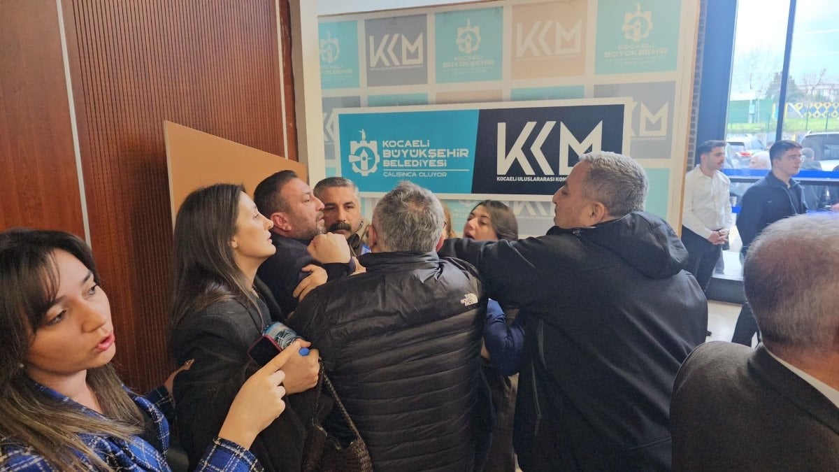 Kocaeli Büyükşehir Belediye Meclisi’nde kavga çıktı