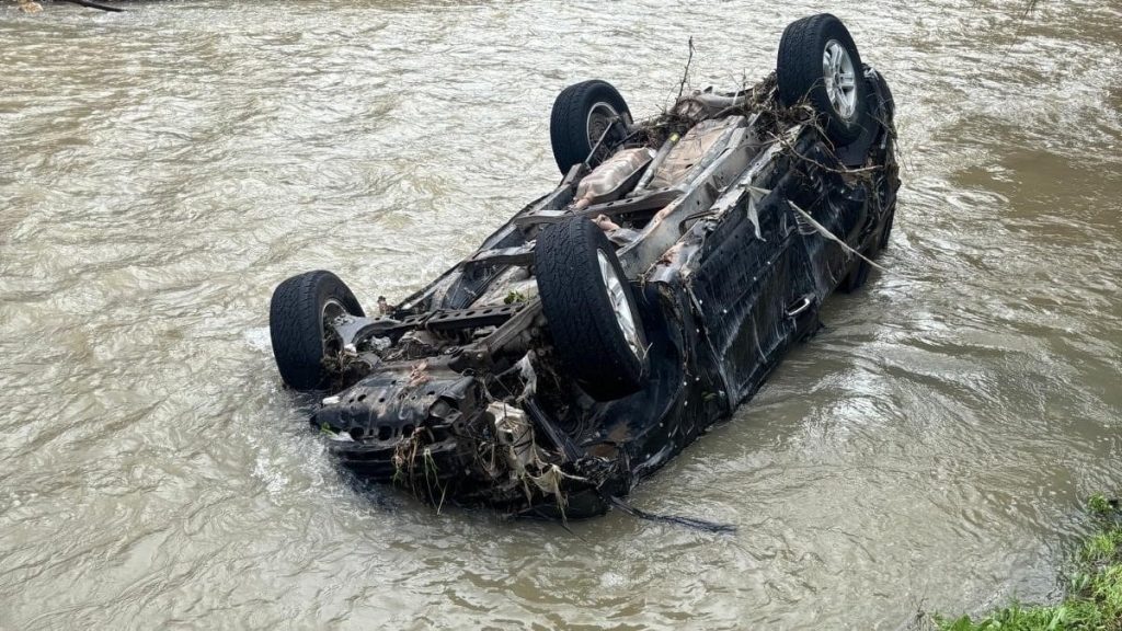 Kocaeli’de dereye kapılan otomobil, bir gün sonra bulundu