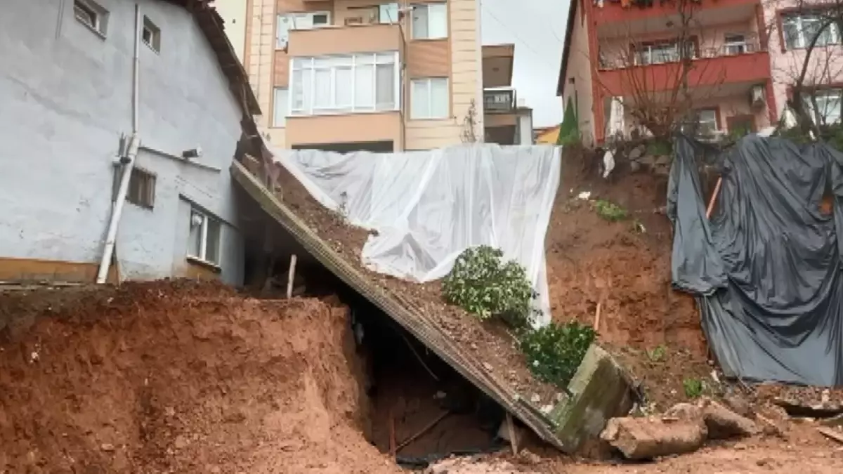 Kocaeli’de İstinat Duvarı Çöktü